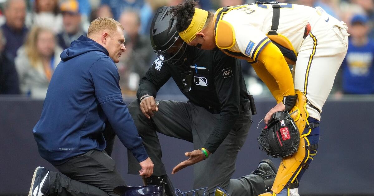 El árbitro CB Bucknor abandona el partido lesionado días después de que ABS lo humillara