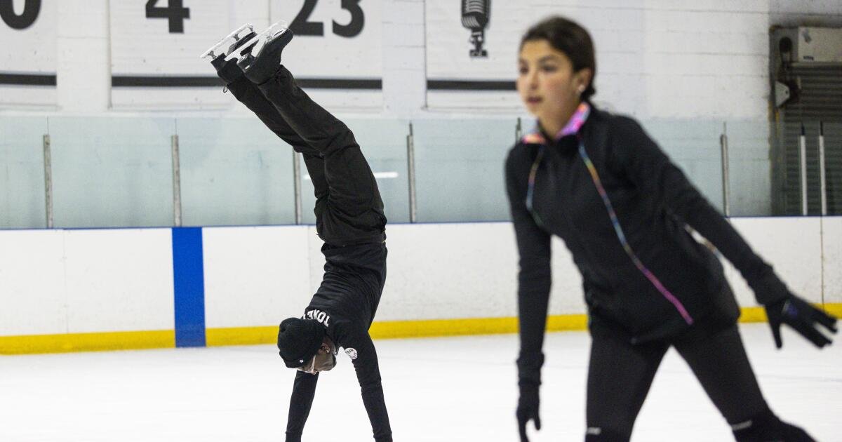 Pista de patinaje de Los Ángeles será demolida; Los padres y los niños del hockey luchan por mantenerlo.