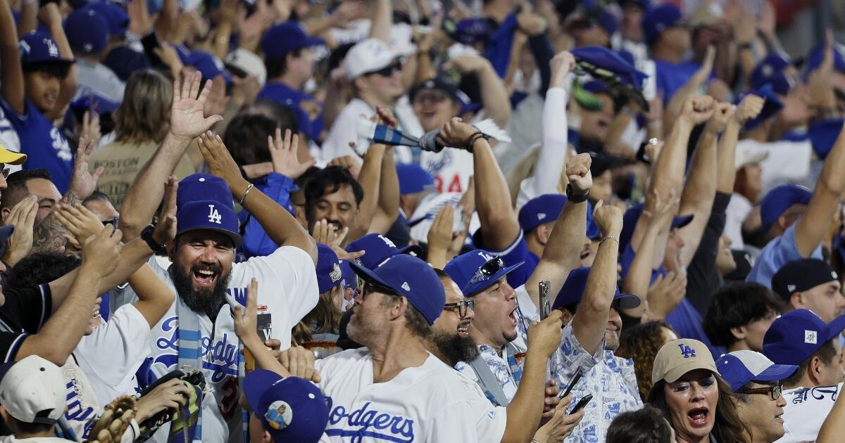 ¿Qué tan populares son los Dodgers? Incluso los Lakers los están observando. Muy alto.