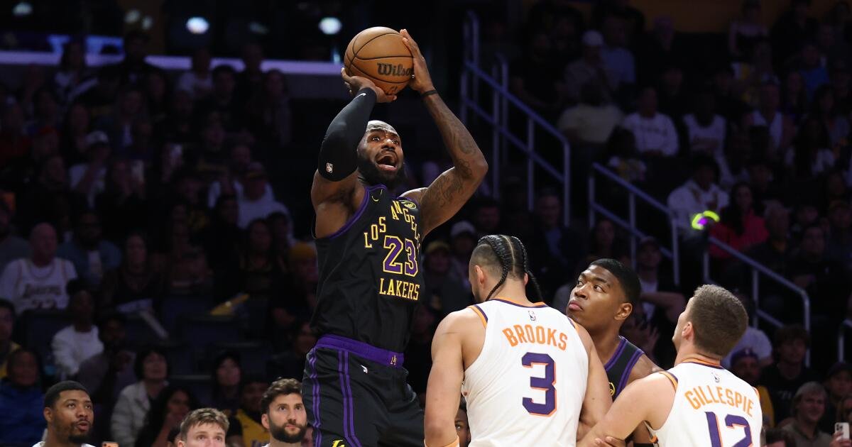 LeBron James y los Lakers vencieron a los Suns y siguen en busca del tercer puesto