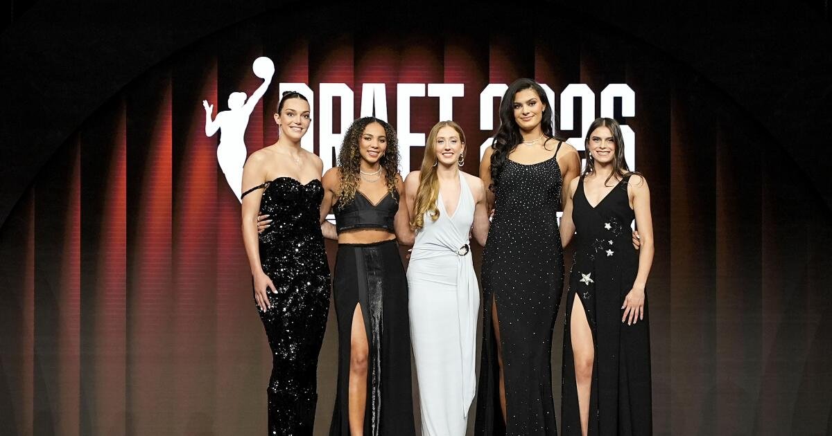 UCLA rompe récords del draft de la WNBA con cinco selecciones de primera ronda
