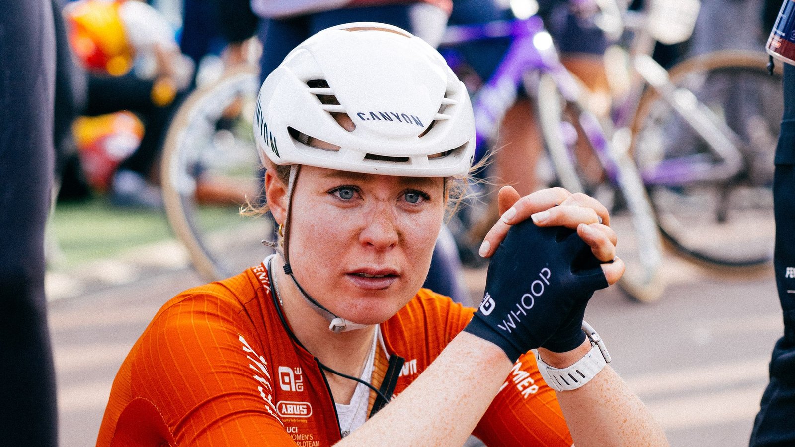 Rostros dolorosos de París-Roubaix – Galería detrás de escena del famoso velódromo