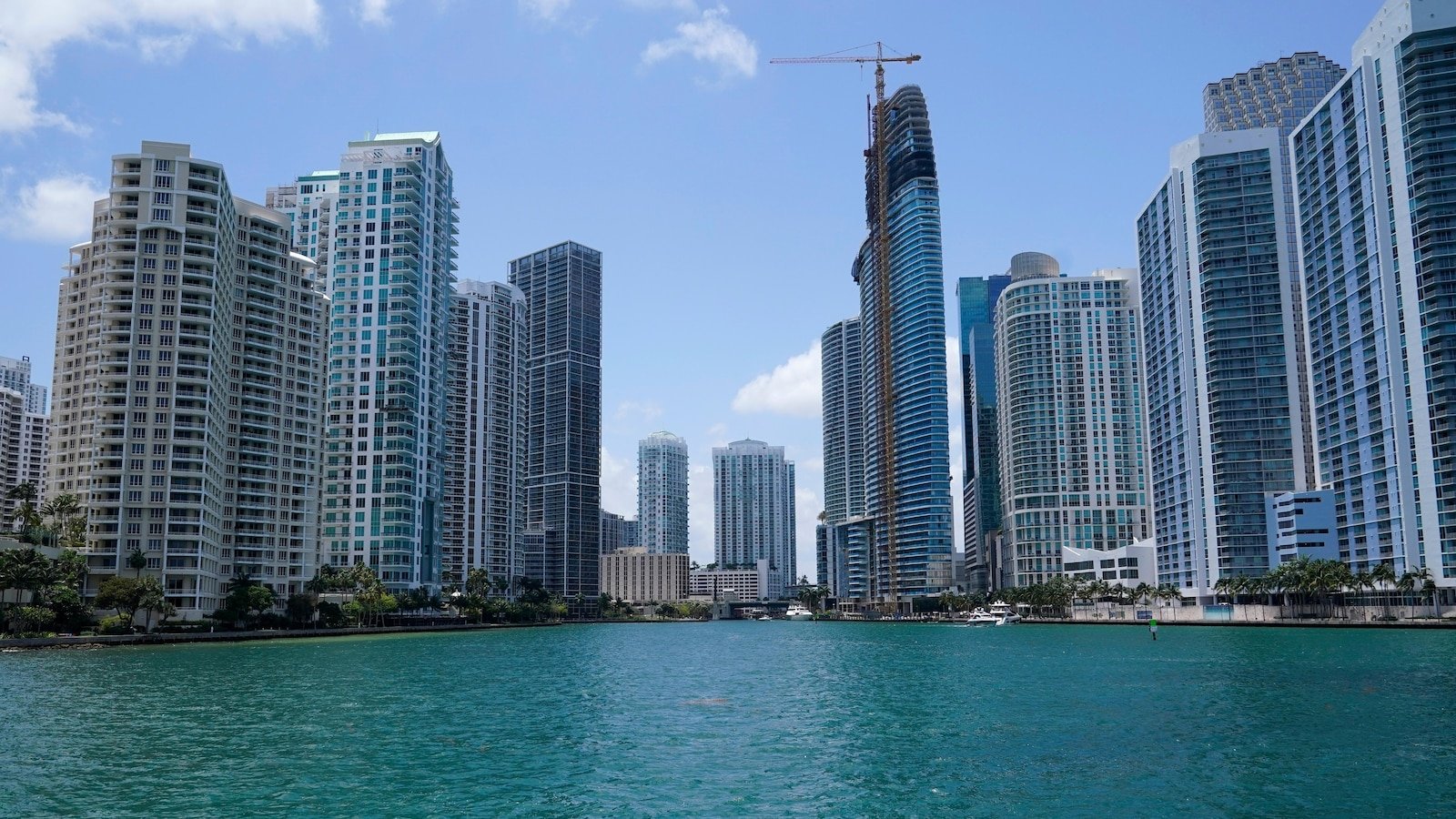 Capitán acusado de accidente de barco que mató a 3 niñas del campamento de navegación en Miami