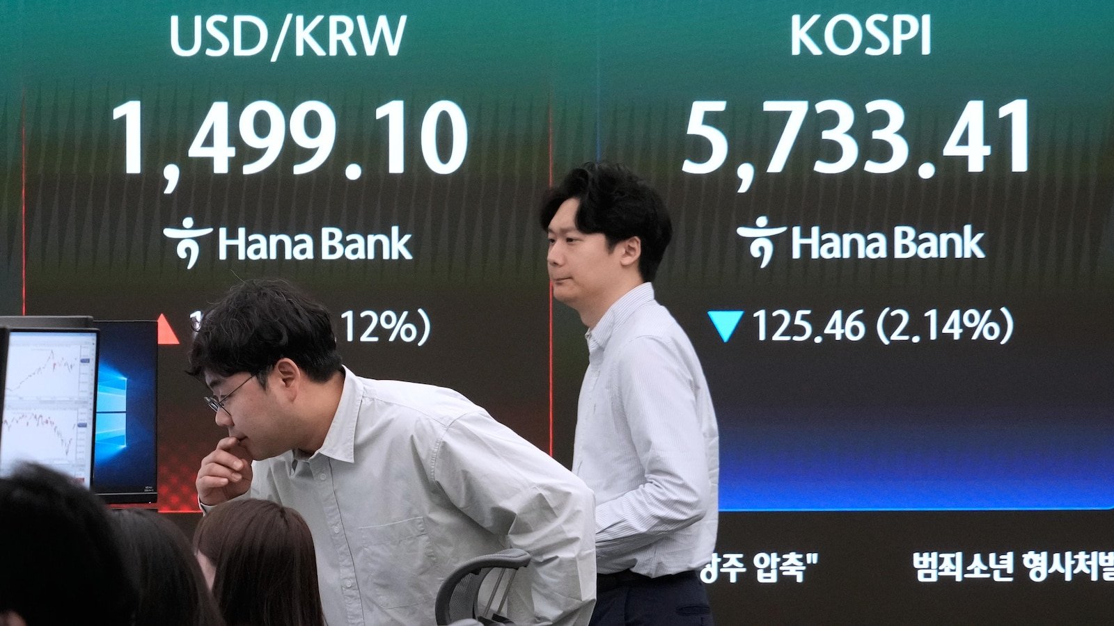Los precios del petróleo suben y los mercados globales caen mientras Estados Unidos se prepara para el bloqueo de los puertos iraníes